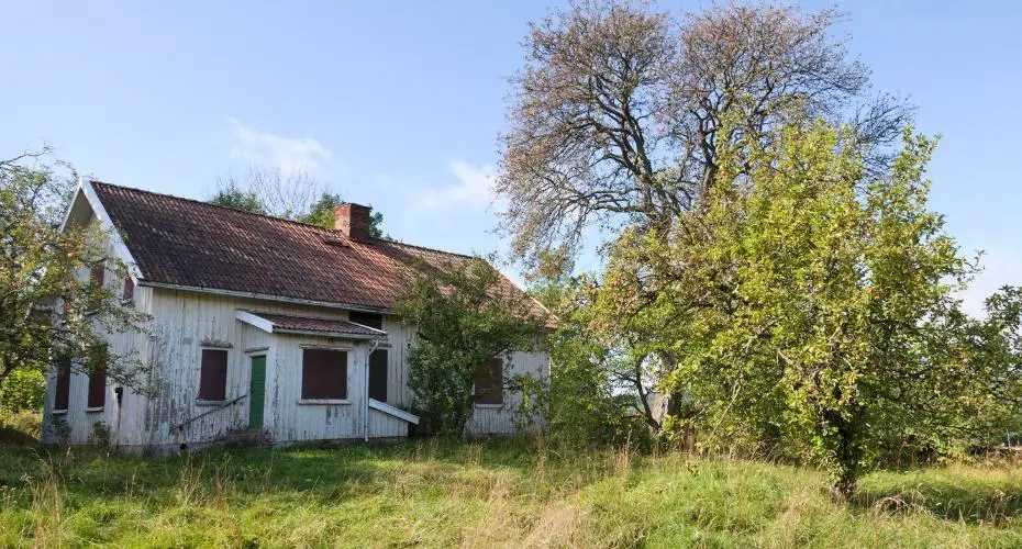 Off-market abandoned house